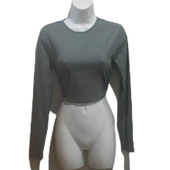 Top- Open Back Cropped - Picture 5 of 7